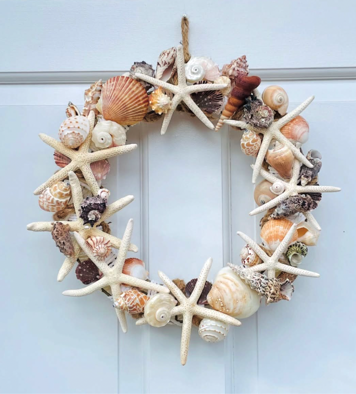 13" Shell Wreath w/ 8 Starfish