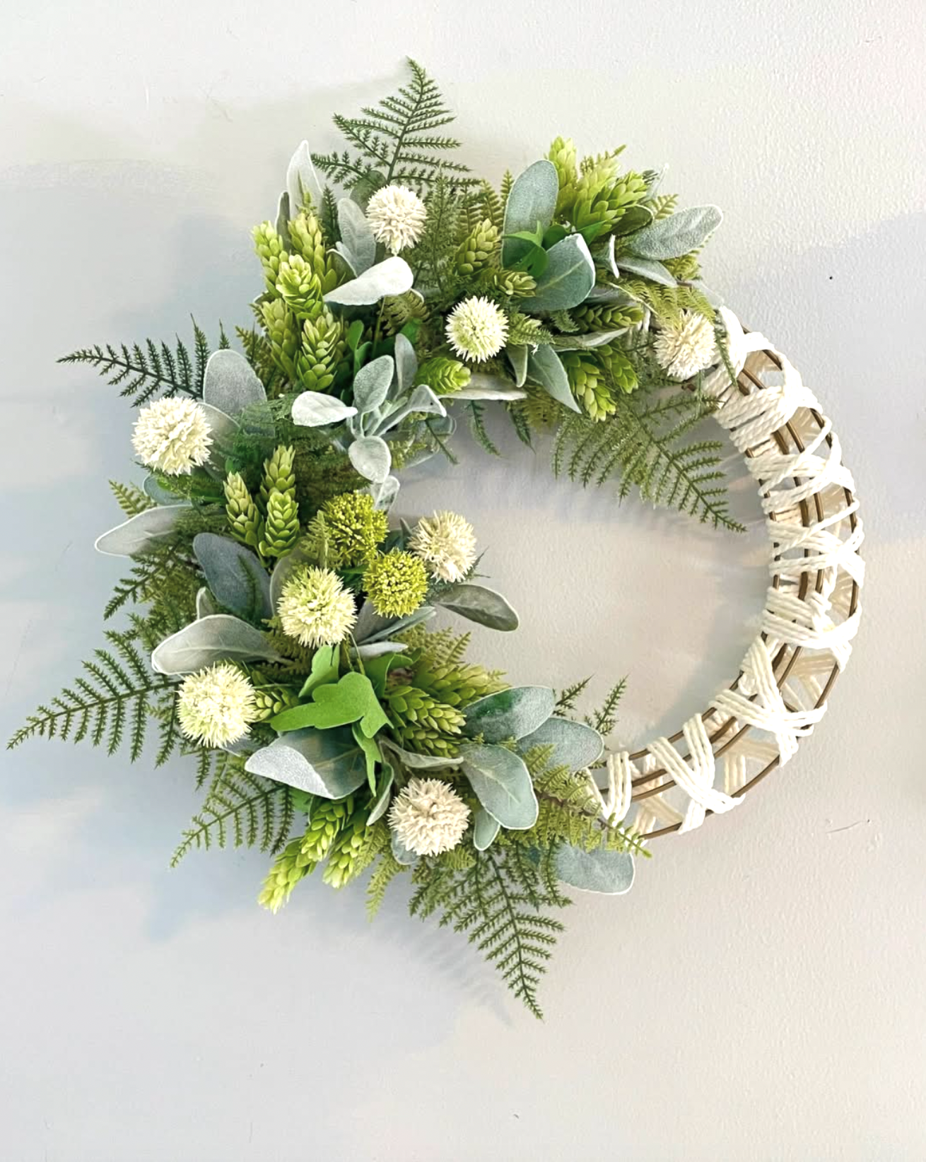 15” Green/white Wire and Rope Wreath