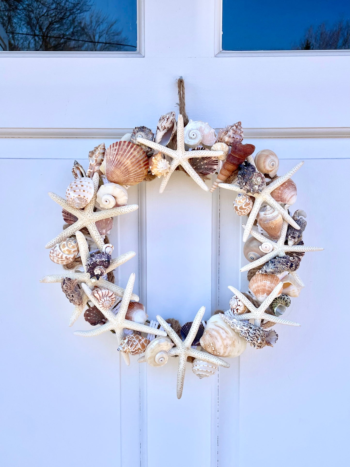 13" Shell Wreath w/ 8 Starfish